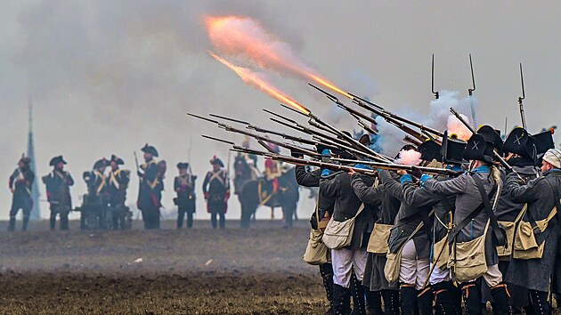 Bitvu u Slavkova z roku 1805 každoročně připomíná rekonstrukce nadšenců v historických uniformách. (listopad 2025)