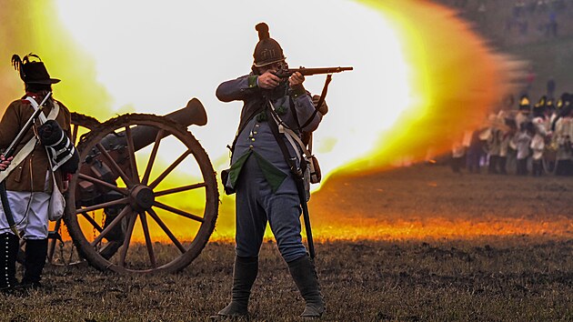 Bitvu u Slavkova z roku 1805 každoročně připomíná rekonstrukce nadšenců v historických uniformách. (listopad 2025)