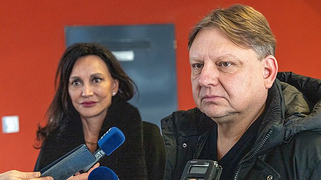 Náměstek brněnské primátorky René Černý a náměstkyně Karin Podivinská, kteří neuposlechli výzvu svých nadřízených z ANO a rozhodli se zůstat v brněnské koalici s ODS. (1. prosince 2025)