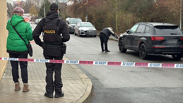 Policisté zasahovali ve Vojtově ulici v pražských Modřanech, kde přerostla slovní rozepře mezi třemi muži ve fyzické napadení. (1. prosince 2025)