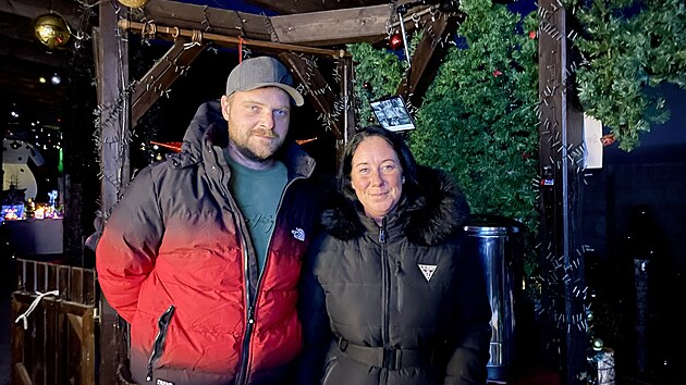 Manželé Tomáš a Petra Hlouškovi, kteří výzdobou svého domu doslova žijí. (9. prosince 2025)