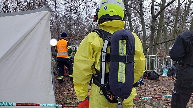 Hasiči likvidovali na Tyršově nábřeží v Pardubicích požár v podzemním kolektoru. (3. prosince 2025)