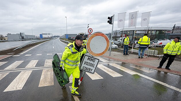 Řidiči poprvé vyjeli na severovýchodní obchvat Pardubic, který je novou přeložkou silnice I/36 mezi sídlištěm Dubina a čtvrtí Fáblovka. (5. prosince 2025)