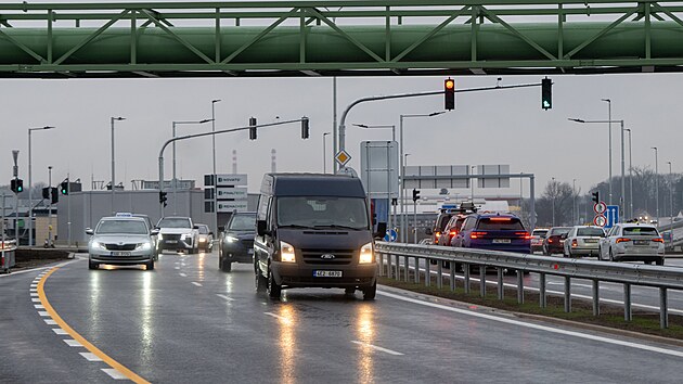 Řidiči poprvé vyjeli na severovýchodní obchvat Pardubic, který je novou přeložkou silnice I/36 mezi sídlištěm Dubina a čtvrtí Fáblovka. (5. prosince 2025)
