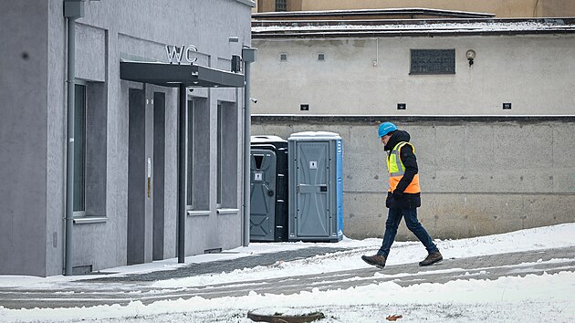 Pokud potřebuje návštěvník Liberce použít veřejné toalety, má v současné době na mnoha místech smůlu.
