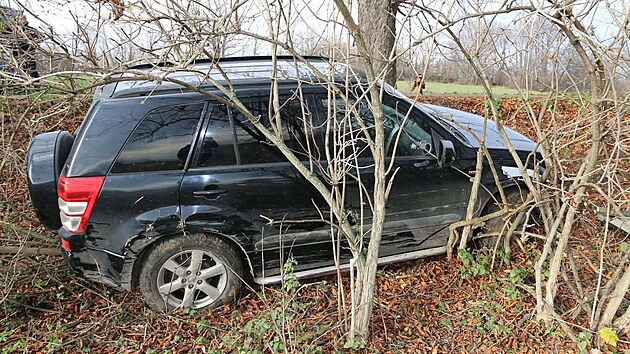 Druhé z aut, která během necelých dvou týdnů ukradl recidivista na Jesenicku, poté s nimi jezdil navzdory zákazu řízení a nakonec je naboural.