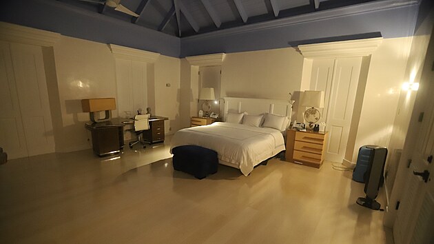 Demokratičtí kongresmani zveřejnili fotografie z Epsteinova soukromého ostrova. (3. prosince 2025)