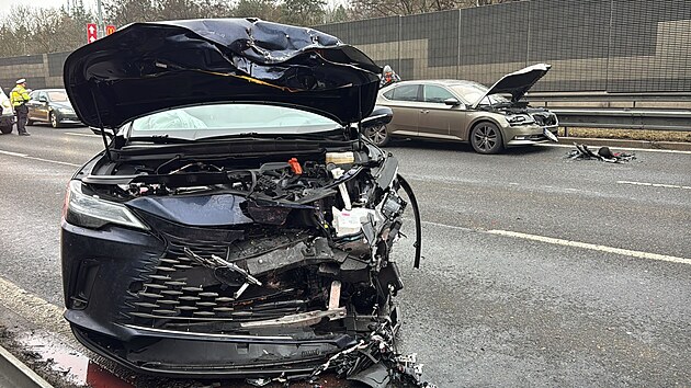 Nehoda tří osobních aut u Krče směrem na Černý most. (4. prosince 2025)