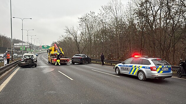 Nehoda tří osobních aut u Krče směrem na Černý most. (4. prosince 2025)