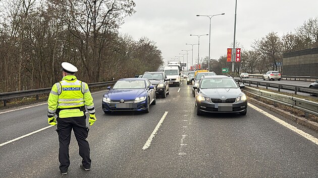 Nehoda tří osobních aut u Krče směrem na Černý most. (4. prosince 2025)