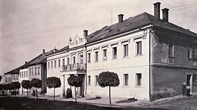 Za války bylo v Hirschově vile židovské ghetto.