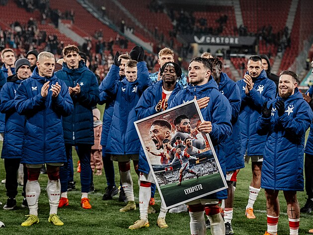 Christos Zafeiris se loučí se slávistickými fanoušky.