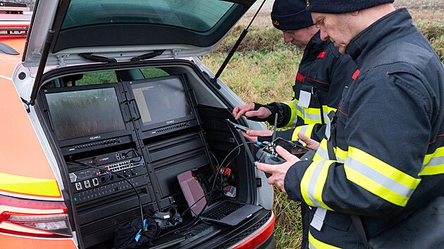 Průběh pátrání po chlapci ze Zlínska, který byl podle policie unesen a vězněn. Na snímku dronová služba generálního ředitelství hasičů. (14. prosince 2025)