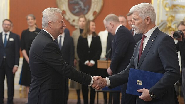 Prezident Petr Pavel jmenoval novou vládu. Na snímku Jaromír Zůna (za SPD), který byl jmenován ministrem obrany. (15. prosince 2025)