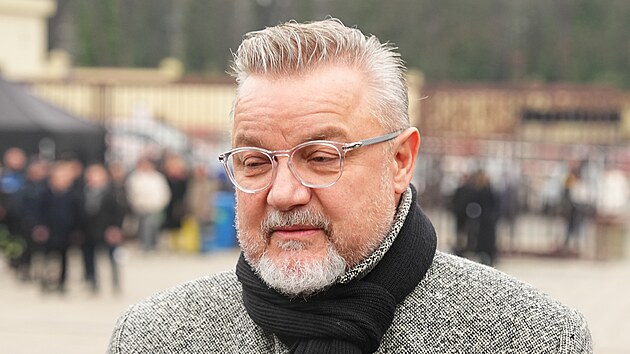 S Patrikem Hezuck&yacute;m se při&scaron;el rozloučit i Milo&scaron; Pokorn&yacute;, kter&yacute; ho pro r&aacute;dio objevil a měli spolu podcast Lep&scaron;&iacute; už to nebude (12. prosince 2025).