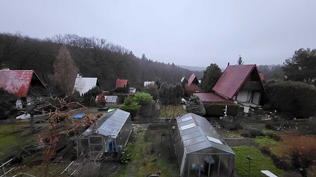 Chatová osada ve Žlutavě, kde policie našla pohřešovaného chlapce ze sousedních Halenkovic. (15. prosince 2025)