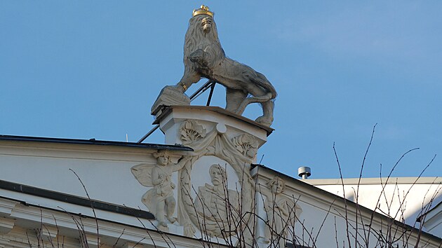 Plastiku Lva vytvořil známý sochař Jan Štursa v roce 1906.