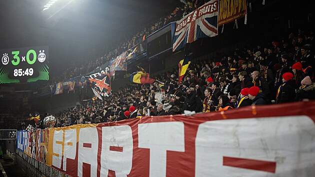 Fanoušci Sparty v závěru utkání s Aberdeenem.