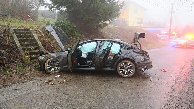 Řidič se zákazem řízení, který se snažil ve vysoké rychlosti ujet policistům, nezvládl řízení a havaroval.
