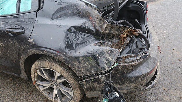 Řidič se zákazem řízení, který se snažil ve vysoké rychlosti ujet policistům, nezvládl řízení a havaroval.
