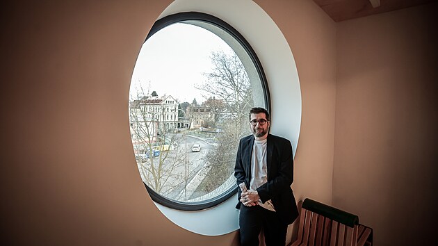 V Liberci skončila přestavba bývalé slévárny na městské kreativní a kulturní centrum Linserka téměř za 43 milionů korun. Na snímku ředitel centra Janek Jiříček. (15. prosince 2025)