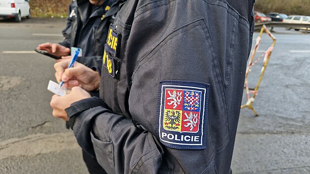 Policejní zátah se zaměřením na legálnost pobytu cizinců v jedné z ostravských tržnic. (16. prosince 2025)