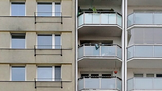 Požár vypukl v sedmém patře osmipatrového panelového domu na sídlišti Vltava.