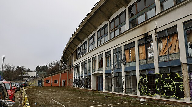 Na chátrající stadion v Brně za Lužánkami dorazila delegace fotbalové Zbrojovky v čele s generálním manažerem Janem Mynářem, aby zjistila záměry vedení města ohledně nového stadionu. (10. prosince 2025)