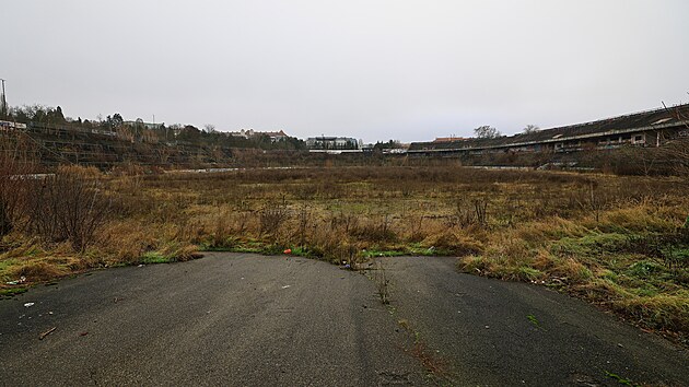 Na chátrající stadion v Brně za Lužánkami dorazila delegace fotbalové Zbrojovky v čele s generálním manažerem Janem Mynářem, aby zjistila záměry vedení města ohledně nového stadionu. (10. prosince 2025)
