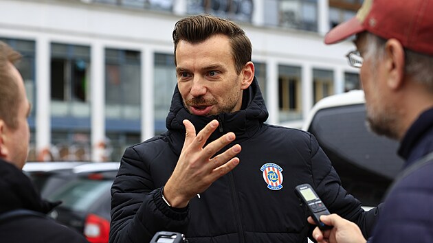 Na chátrající stadion v Brně za Lužánkami dorazila delegace fotbalové Zbrojovky v čele s generálním manažerem Janem Mynářem, aby zjistila záměry vedení města ohledně nového stadionu. (10. prosince 2025)