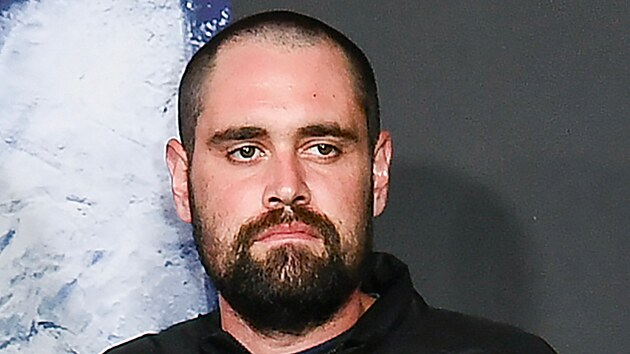 Syn hollywoodského herce a filmaře Roba Reinera byl zatčen a obviněn z vraždy svých rodičů. (10. září 2025)