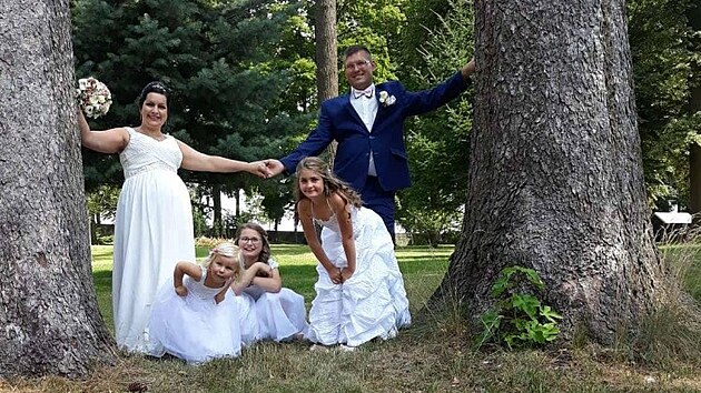 Po porodu dvojčat udeřila rakovina v plné síle. Péči o 6 dětí zvládá už jen stěží. (12. prosince 2025)