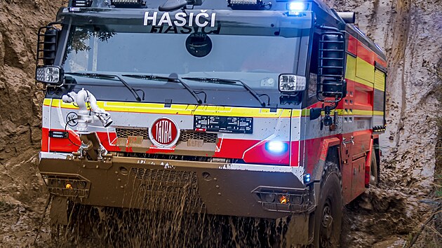 Tatra Force s nízkou kabinou je určený pro speciální účely.