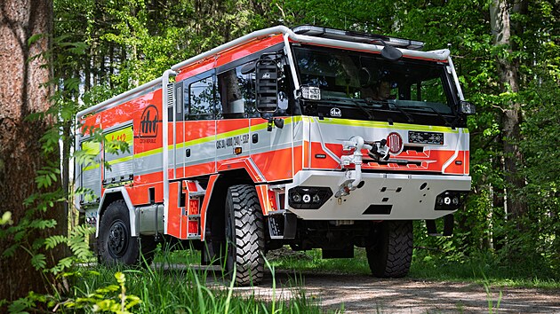 Hasičský speciál Tatra Force s řiditelnou zadní nápravou.