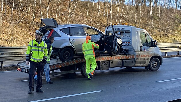 Při hromadné nehodě na 100. kilometru D1 se srazilo celkem jedenáct aut. Srážka si vyžádala šest zraněných. (18. prosince 2025)