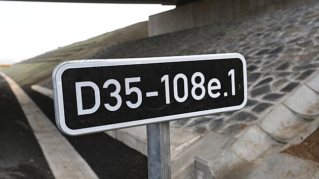 Ve čtvrtek dopoledne byl zprůjezdněn 11,7 kilometru dlouhý úsek mezi Janovem a Opatovcem. (18. prosince 2025)