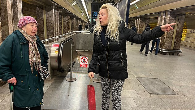 Mezi Florencí a Smíchovským nádražím nejede metro B. Lidé jsou zmatení. (17. prosince 2025)