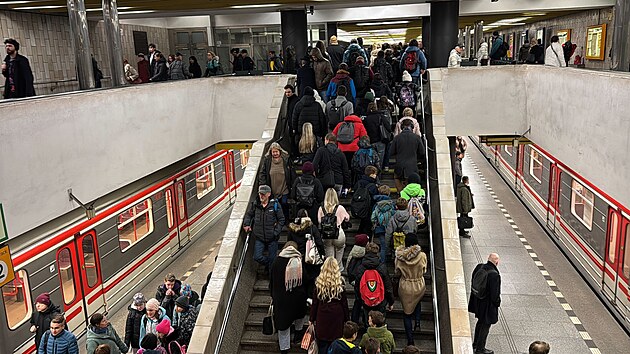 Mezi Florencí a Smíchovským nádražím nejede metro B. (17. prosince 2025)
