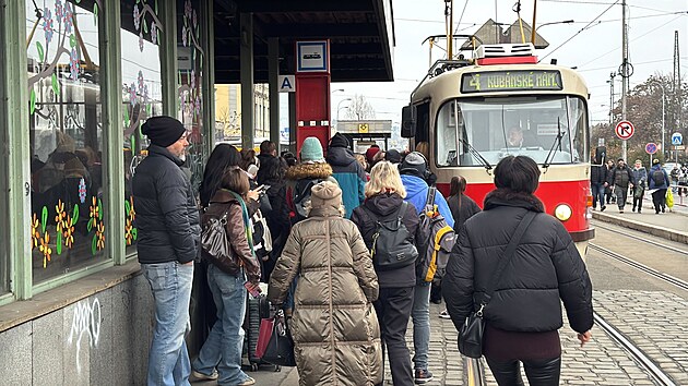 Mezi Florencí a Smíchovským nádražím nejede metro B. (17. prosince 2025)
