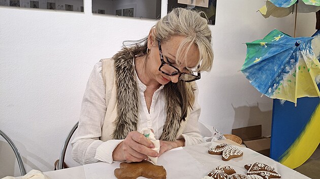 Když je doba jarmarků, jako teď před Vánoci, spává Irena Burdová z Jalubí na Uherskohradišťsku třeba jen dvě hodiny denně. (prosinec 2025)