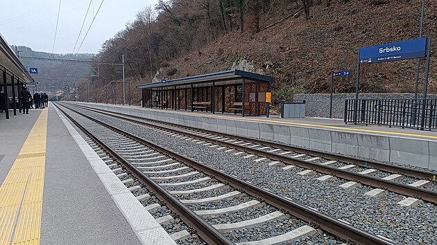 Železničáři dokončili hlavní práce na modernizaci desetikilometrového úseku mimořádně vytížené trati mezi Berounem a Karlštejnem.