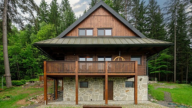 Z důvodu umístění stavby v CHKO musela nová roubenka nekompromisně respektovat půdorys té původní, i když to značně svazovalo ruce při tvorbě návrhu.