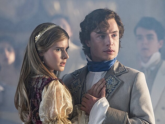 Sofie Anna Švehlíková a Oskar Hes v pohádce Záhada strašidelného zámku (2025)