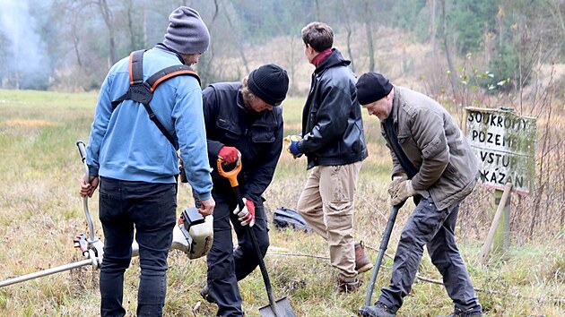 V Přibyslavi a okolí sází stromy i členové sdružení Opuka. V listopadu podél Borovského potoka vysadili 185 nových stromů.