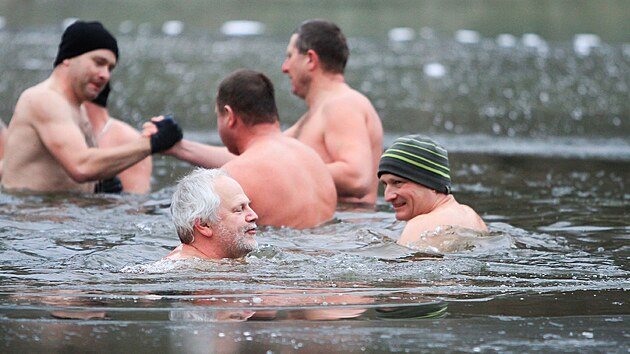 Vojtův rybník ve Víru uvítá opět otužilce při silvestrovském koupání.