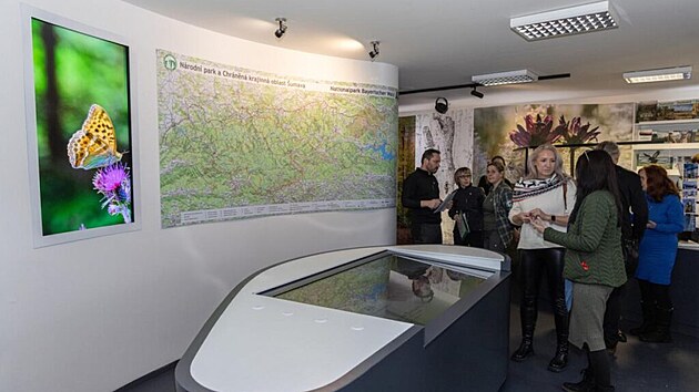 Rekonstrukce stála přes 2,5 milionu korun. Interiéry zdobí nové velkoformátové fotografie šumavských lesů a noční oblohy. Přibylo interaktivní promítání, které představuje obyvatele šumavského lesa, a nová interaktivní hra pro děti. (prosinec 2025)