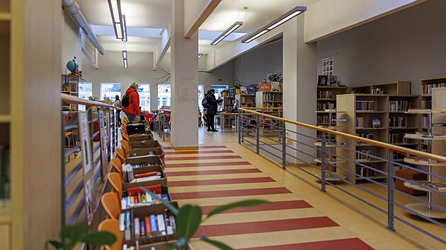 Deset let vede Ivana Brzobohatá knihovnu v Mokré-Horákově na Brněnsku. Za tu dobu se stala živým komunitním centrem, což jí v roce 2025 vyneslo titul Knihovna roku.