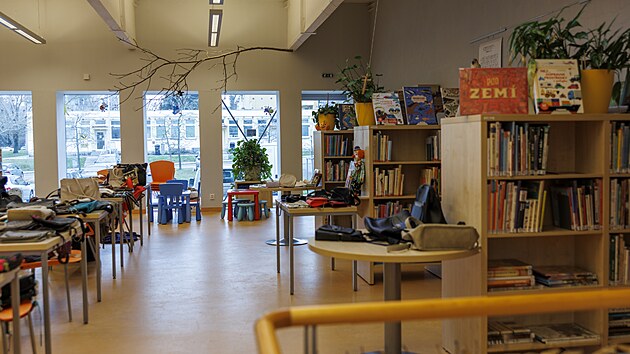 Deset let vede Ivana Brzobohatá knihovnu v Mokré-Horákově na Brněnsku. Za tu dobu se stala živým komunitním centrem, což jí v roce 2025 vyneslo titul Knihovna roku.