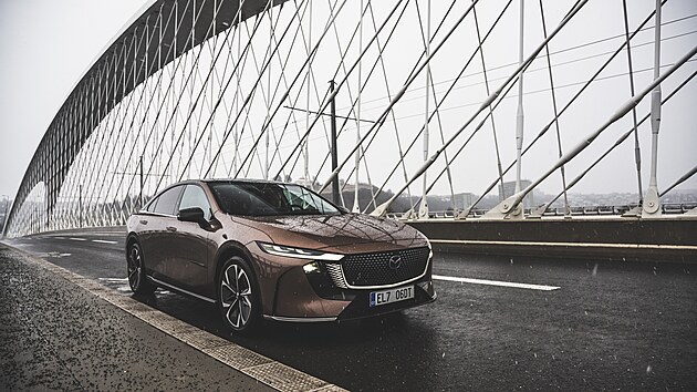 Po vizuální stránce se jedná o velmi působivé auto.