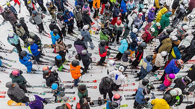Za sněhem dorazili do krkonošského Špindlerova Mlýna hlavně zahraniční návštěvníci. (30. prosince 2025)